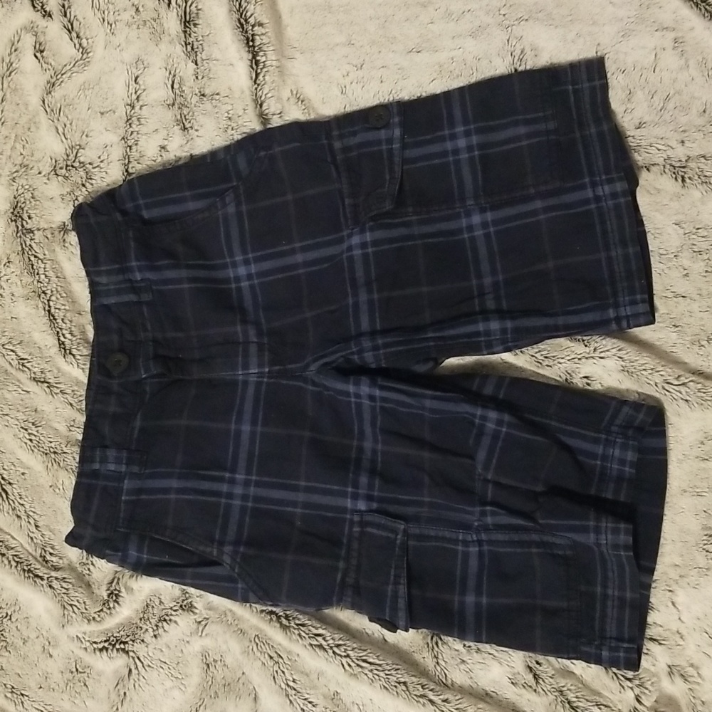 VINTAGE Boy's Old Navy Plaid Cargo Shorts, size 8